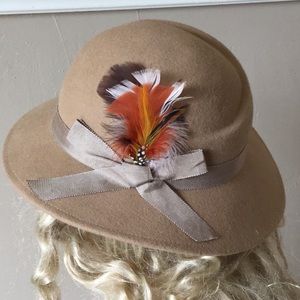 Vintage Feather Ribbon Camel Color Medium Brim